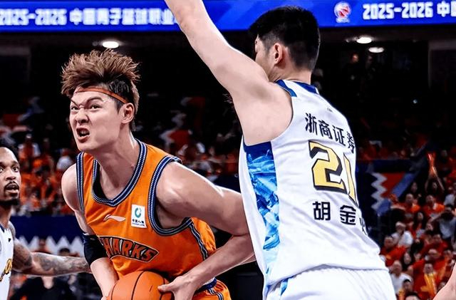 开云正版-广厦输球揪出最大问题球员！他上场30分钟，5中1拿3分，进攻真差|上海|浙江广厦|胡金秋|朱俊龙|上海男篮_新浪体育_新浪新闻